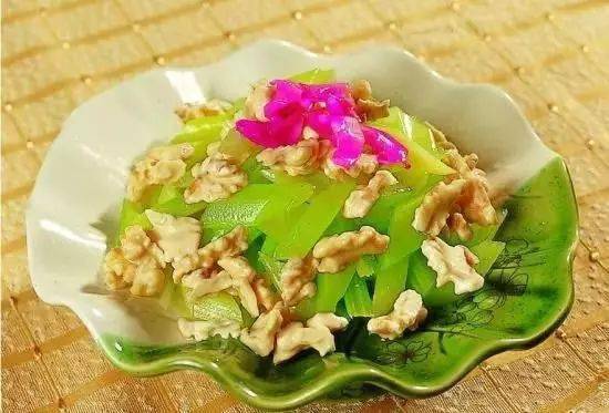 ‘十大外围足球平台app’
丈夫不能吃辣 老上火 一份清肺去火的美食菜谱送你 拿走不谢！(图4)